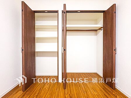 【Storage】整理整頓がしやすい収納スペース。日常の必需品をすっきり収納し、部屋を広く保つ機能的な設計。