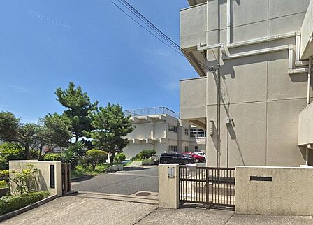 横浜市立岡津中学校まで約1937m