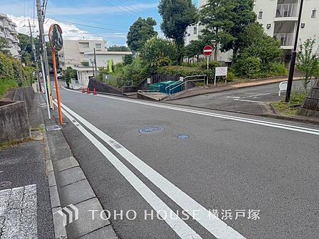 【Frontal road】洗練されたデザインが映える外観。街並みに溶け込みながらも、圧倒的な存在感を放ち、帰るたびに心が弾む美しさ。