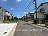周辺：【Frontal road】周辺に建ち並ぶ邸宅も、それぞれに個性がありながらも落ち着いた雰囲気を醸し出している邸宅街の一角。