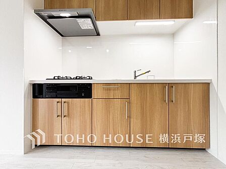 【Kitchen】長い時間滞在するキッチンだからこそ、食事の準備を楽しい時間に、忙しい時でもスムーズに無駄なく作業できる、お手入れも簡単にできるなど、毎日を楽しくするキッチンスペースに仕上げました。