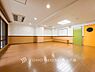 その他：【キッズルーム】マンション内に設けられたキッズルーム。お子様がのびのびと遊べるスペースがあり、天候を気にせず過ごせる共用空間として利用できます。