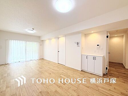 光が注がれる青い空から鮮やかに赤色にゆっくりと染まる。そんな優しい時間がここでは流れてゆく。