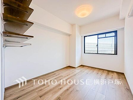 一日の疲れを癒やしてくれる主寝室。時を忘れて過ごす場所として過ごせるお部屋。