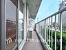 バルコニー：【Balcony】気持ちのいい空が見渡せる広いバルコニー。爽やかな風を感じて、心躍る素敵な暮らしがはじまります。
