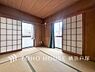 和室：【Japanese-style room】洋室とはまた違った良さがある和室。畳の香りに癒され和の空間を感じる事のできる落ち着きある一部屋です。