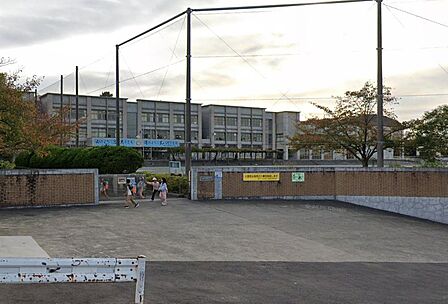 藤沢市立片瀬中学校(1900m)