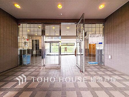 色合いも落ち着いた色を中心に構成され、重厚感のある雰囲気で居住者・来客者を迎えてくれます。
