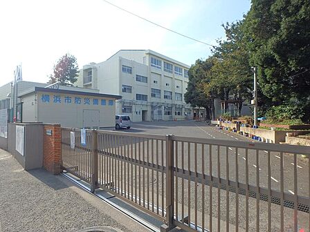 横浜市立東台小学校まで約450m