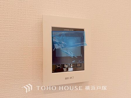 「見える安心」をカタチにしました。誰が来てもわかる様にモニター付きインターホンを設置。家事動線を考慮した個所に設置し、防犯性と利便性に優れ快適と安らぎを合わせた優しい設計。