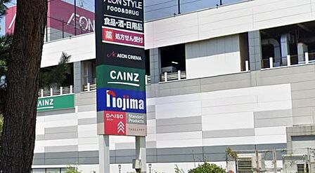 商業施設内に位置する便利な家電専門店。最新のデジタル家電や生活家電が豊富に揃い、親身な接客と専門的なアドバイスで地域の人々の快適な住まいづくりをサポートします。