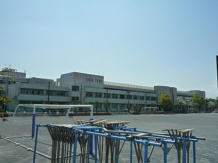 横浜市立秋葉中学校まで約978m