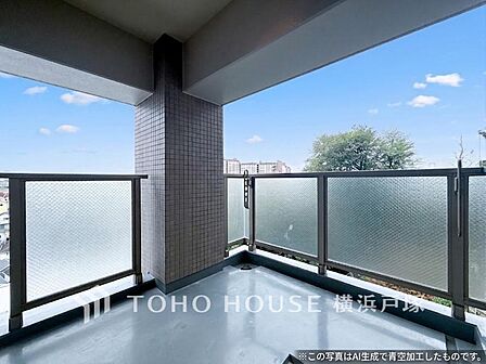 【Balcony】気持ちのいい空が見渡せる広いバルコニー。爽やかな風を感じて、心躍る素敵な暮らしがはじまります。