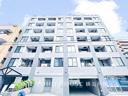 【Appearance】その邸が魅せる、気品・上質・重厚感・細やかさ、そのすべては訪れた者に安らぎと品性を与える特別な空間です。ここに住むからこそ意味がある。すべての(始まり)をここから迎えます。