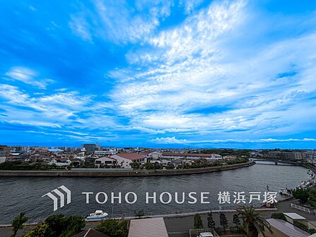 【View】この開放感ある眺望と共に閑静な住宅街の季節感を演出する四季折々の変化を楽しめる心地よい場所となることでしょう。