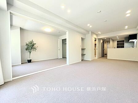 造りこんだ空間演出の妙が生み出す光と質のハーモニーはこの住宅のクオリティの良さを実感させてくれます。