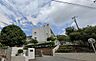 周辺：横須賀市立の中学校(1300m)落ち着いた教育環境が整い、お子様の毎日の通学を身近で支える、子育て世帯に嬉しい住環境です。