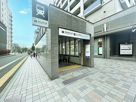 駅周辺には、「山下公園」や「横浜中華街」があり、観光客も訪れる人気のお出かけスポットです。