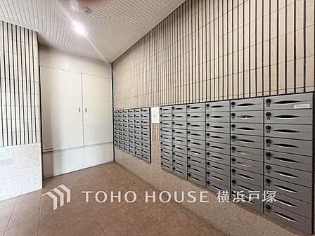 【cluster mailbox】郵便物はこちらからお取りいただけます。共用部分も機能的な上、デザインが統一されています。