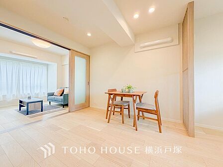 【Living room】ご家族やお客様との時間等、多くの時を刻む空間。何気なく過ぎる時でさえも上質な一時となる快適な空間を。
