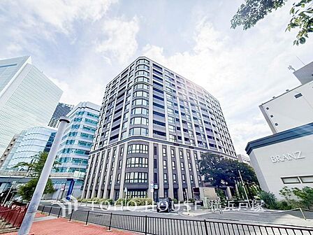 「Appearance」時代の流れに惑わされないシックなカラートーンで街並みに溶け込む外観は、主張し過ぎず、また平凡になり過ぎず絶妙なコントラストで輝きを放ちます。
