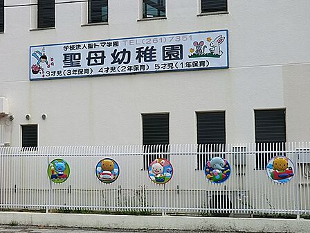 キリスト教に基づいた教育を行っています。日本の伝統行事もそれぞれに工夫をして取り入れています。早朝・保育終了後の預かり保育も行っています。