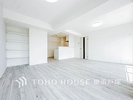 【Living room】造りこんだ空間演出の妙が生み出す光と質のハーモニーはこの住宅のクオリティの良さを実感させてくれます。