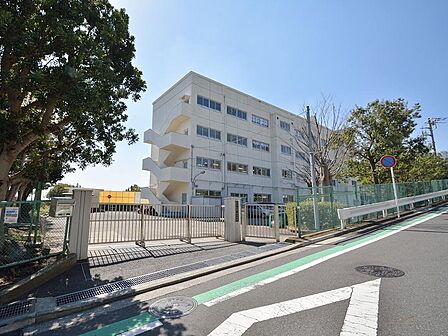 横浜市立小菅ケ谷小学校まで約1042m
