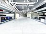 駐車場：【Car space】敷地内に駐車スペースがあると日々の暮らしをスムーズに運ぶ事が出来ます。（空き状況はお問合せ下さい）