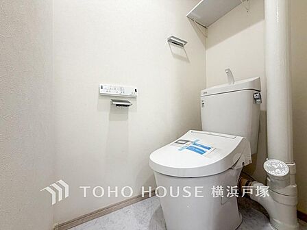 清潔な空間であって頂けますように、目に留まるだけではなく、汚れをふき取り易いフロアと壁紙をチョイス。