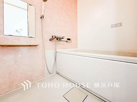 【Bathroom】1日の疲れを取り心身を癒すことができる住まいの中のリラクゼーション空間、リラックスできるよう優しいカラーをチョイスしました。時を忘れるほどのんびりできる空間に。