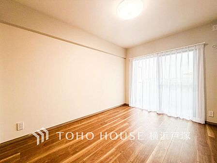 一日の疲れを癒やしてくれる主寝室。時を忘れて過ごす場所として過ごせるお部屋。