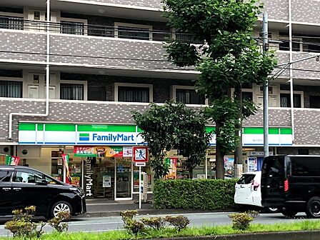 ファミリーマート横浜浅間町店まで約136m