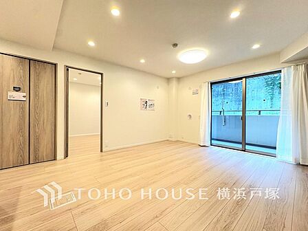 造りこんだ空間演出の妙が生み出す光と質のハーモニーはこの住宅のクオリティの良さを実感させてくれます。