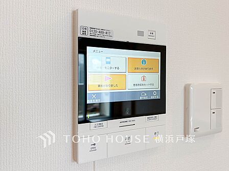 【TVモニタ付きインターホン】誰が来てもわかる様にモニター付きインターホンを設置。快適と安らぎを合わせた優しい設計。