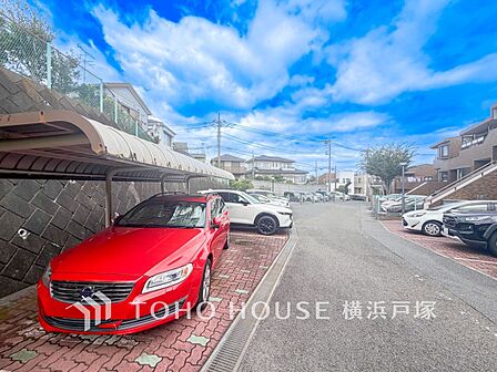 【Car space】敷地内に駐車スペースがあると日々の暮らしをスムーズに運ぶ事が出来ます。(空き状況はお問合せ下さい)