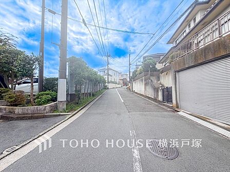 【Frontal road】落ち着きのある閑静な住宅街に佇む邸宅なので、ゆったりお住まいいただけます。