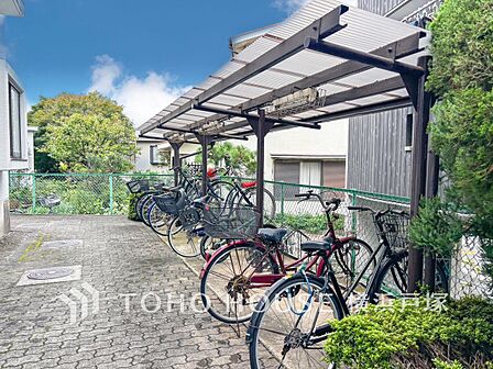 【Cycle lot】整理整頓された清潔感ある駐輪場。自転車を快適に収納でき、日常の移動をもっと便利にサポートします。
