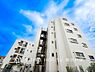 外観：建物の居住性に拘った邸宅は、「落ち着き」と「安らぎ」と「快適」を実現してくれます。