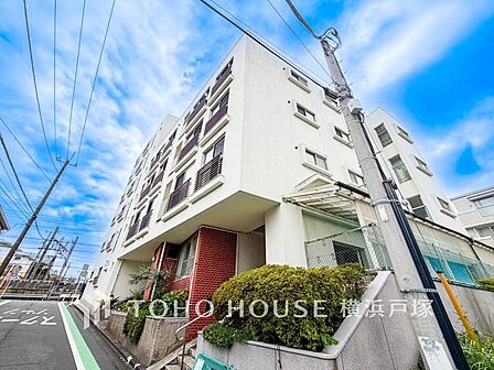 「Appearance」その邸が魅せる、気品・上質・重厚感・細やかさ、そのすべては訪れた者に安らぎと品性を与える特別な空間です。ここに住むからこそ意味がある。すべての(始まり)をここから迎えます