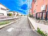 外観：「Frontal road」忙しく過ぎゆく日常を置き去るほど、ゆったりした時間が流れる住環境。「快適」は「家」と「街」と「環境」が調和した時に訪れるだと改めて感じさせてくれます。