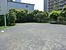 周辺：新丸子東第二公園（1000ｍ）小規模ながら緑が豊かな公園で、遊具やベンチが整備されています。子どもたちの遊び場として親しまれ、地域住民の散歩や休憩にも利用される憩いの場です。