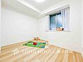 「Room」窓...