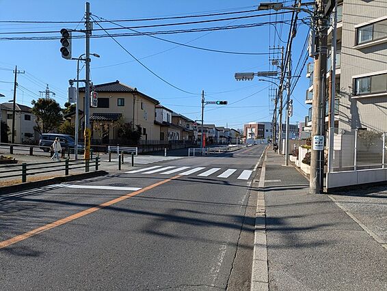 前面道路は歩道...