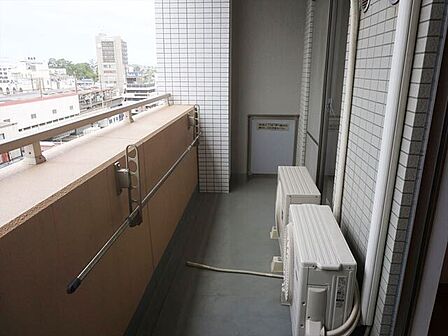 2部屋にまたがるバルコニースペース