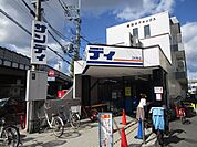 サンディ南茨木店 徒歩11分。 820m