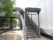 江坂駅(Osaka　Metro 御堂筋線) 徒歩9分。 710m