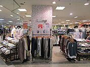 ハニーズイオン吹田店 徒歩9分。 710m