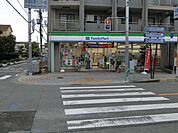 ファミリーマート茨木春日三丁目店 徒歩8分。 580m