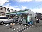 ファミリーマート 高槻芝生住宅前店 徒歩4分。 300m